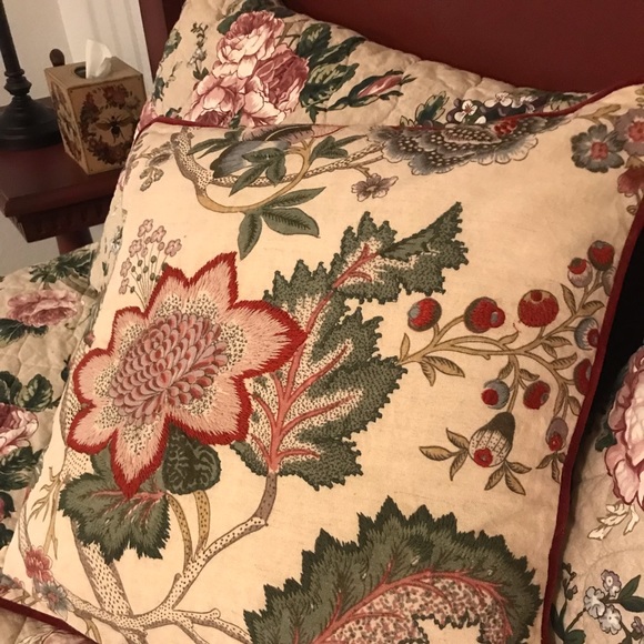 Pottery Barn F/W quilt with two matching standard Shams and pillow cover - Picture 2 of 9